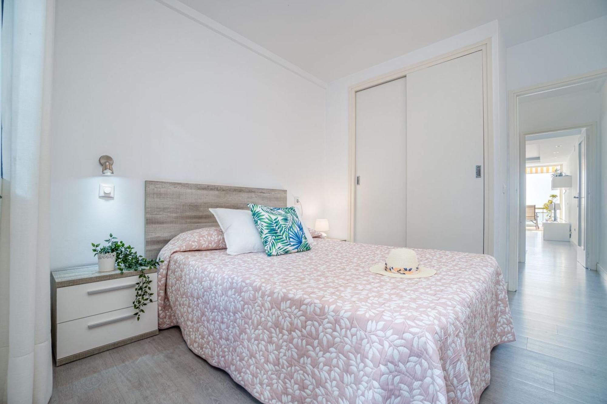 Apartment Meda Chica Roses Ngoại thất bức ảnh