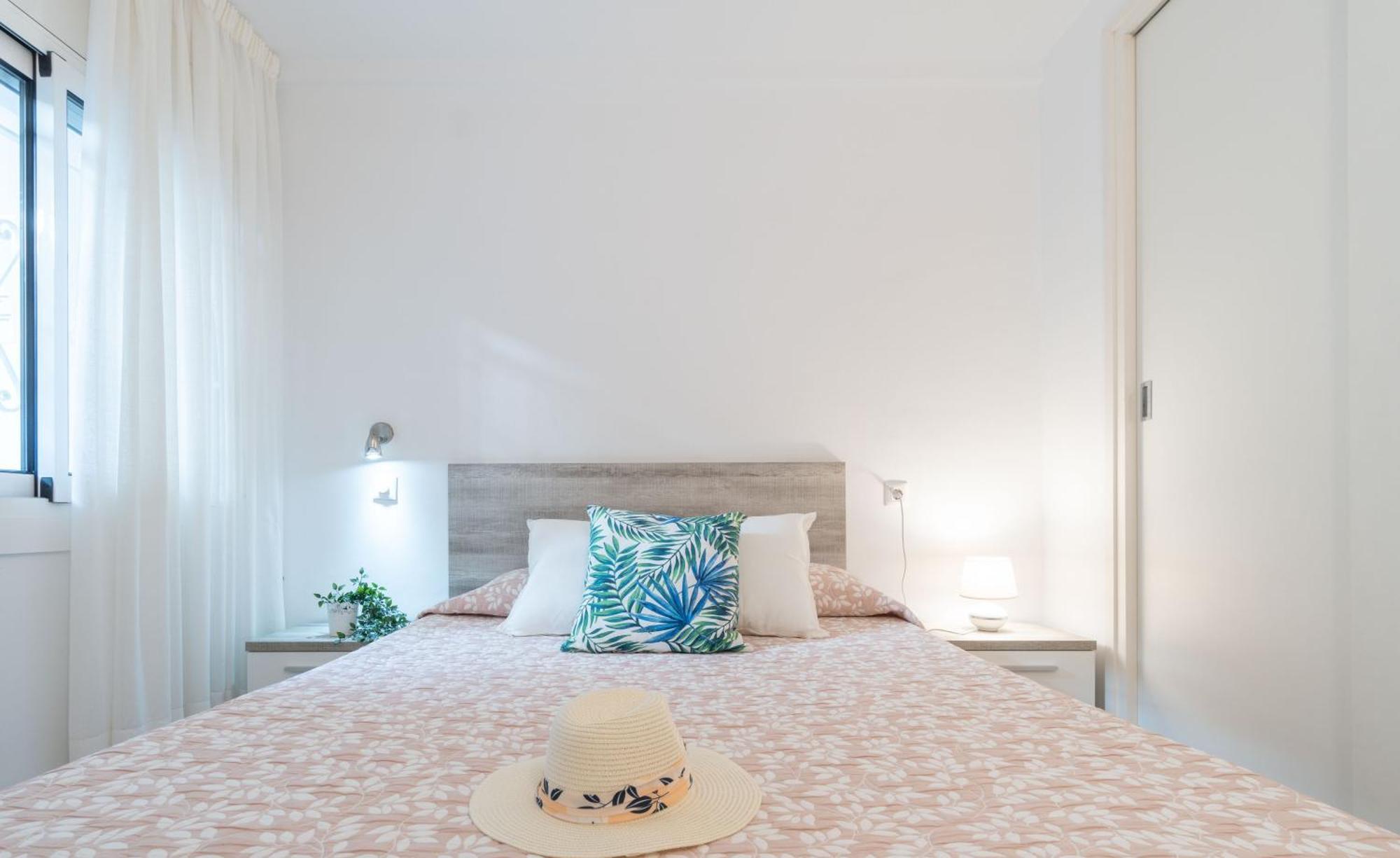 Apartment Meda Chica Roses Ngoại thất bức ảnh