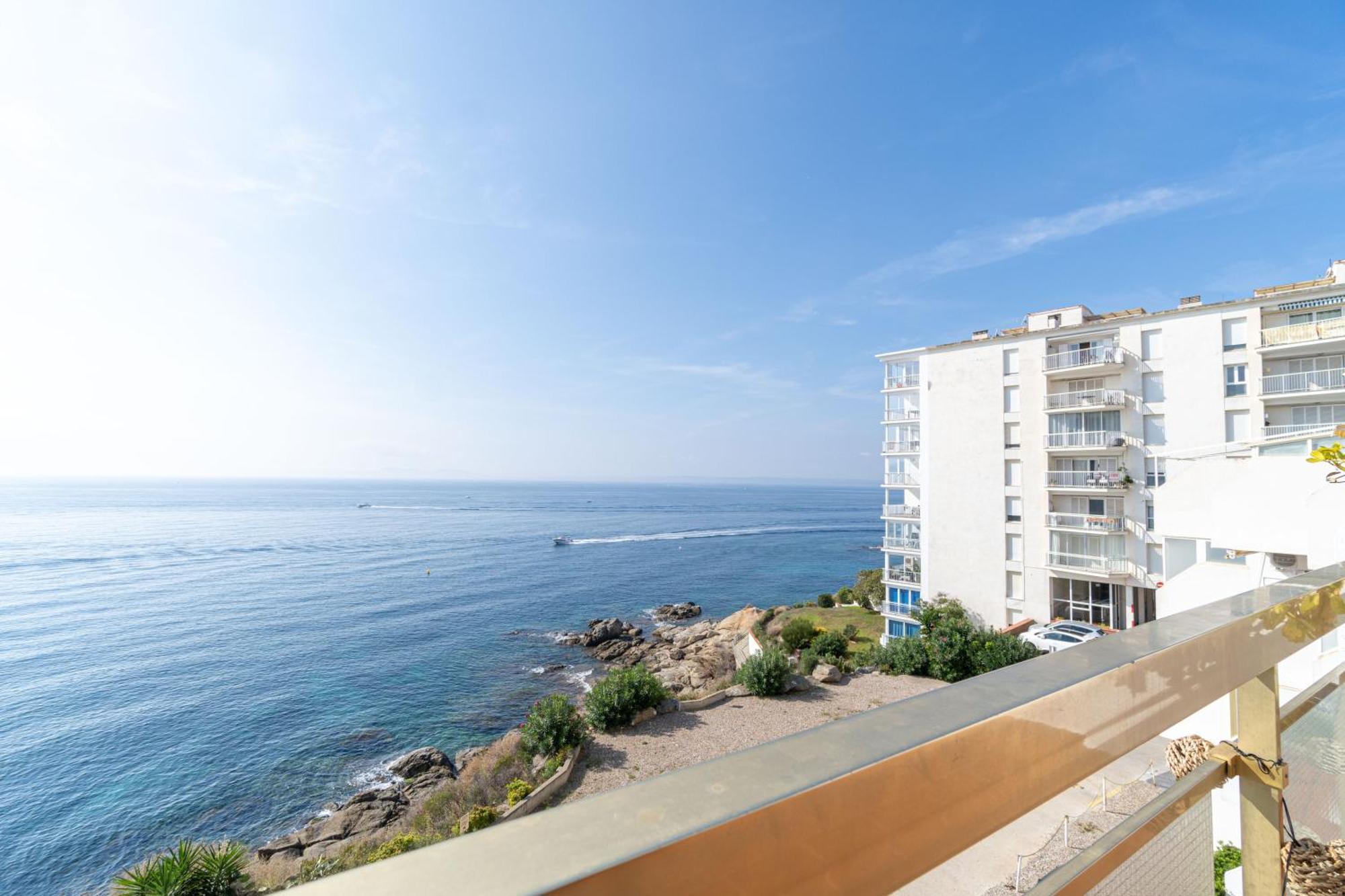 Apartment Meda Chica Roses Ngoại thất bức ảnh